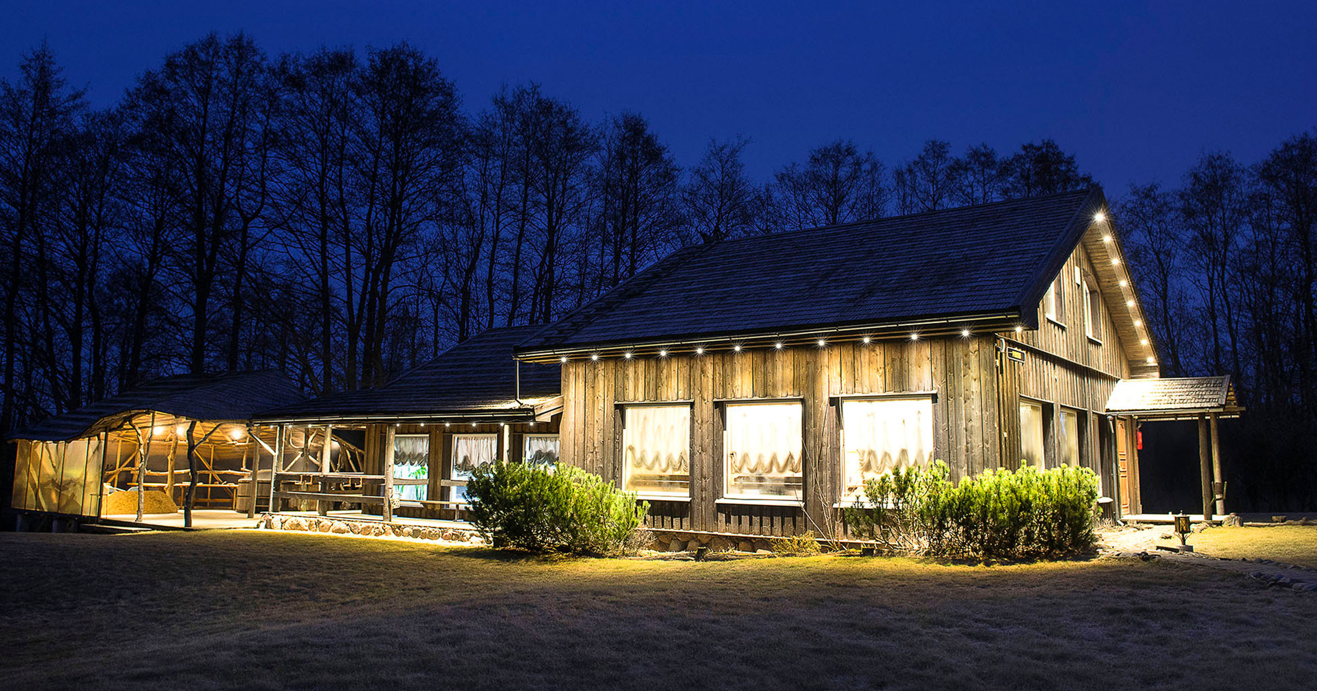 Home shop soffit lighting